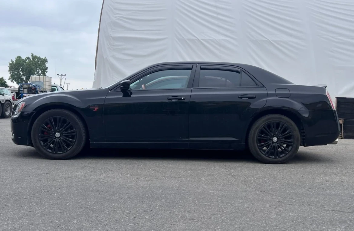 Chrysler 300c 5.7 * * AWD * * CARFAX * * АВТО КРЕДИТ * *  - изображение 2