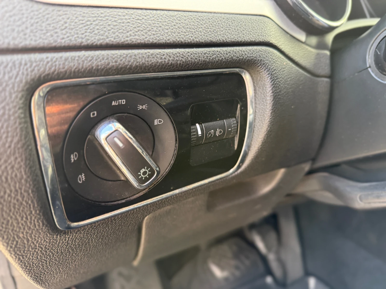 Skoda Superb 2.0TDI+ 140kc+ BiXenon+ Euro5B+ Кожа, снимка 13 - Автомобили и джипове - 53985232