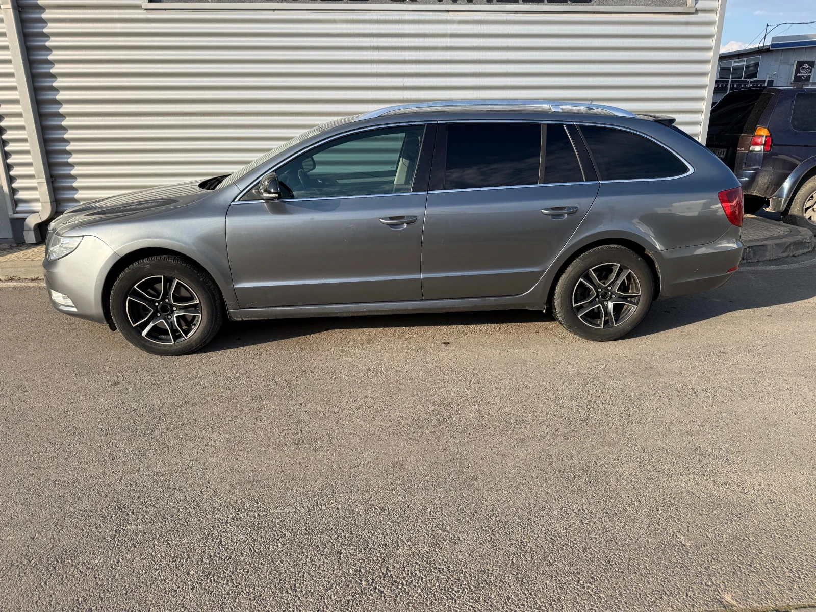 Skoda Superb 2.0TDI+ 140kc+ BiXenon+ Euro5B+ Кожа, снимка 2 - Автомобили и джипове - 53985232