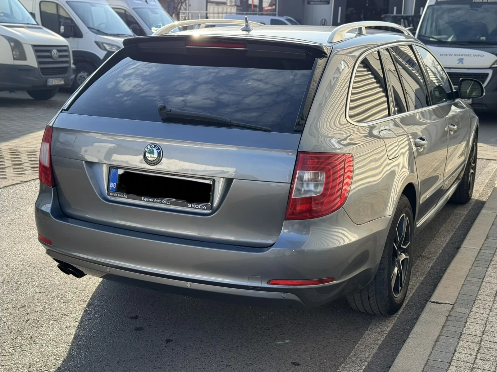 Skoda Superb 2.0TDI+ 140kc+ BiXenon+ Euro5B+ Кожа, снимка 5 - Автомобили и джипове - 53985232