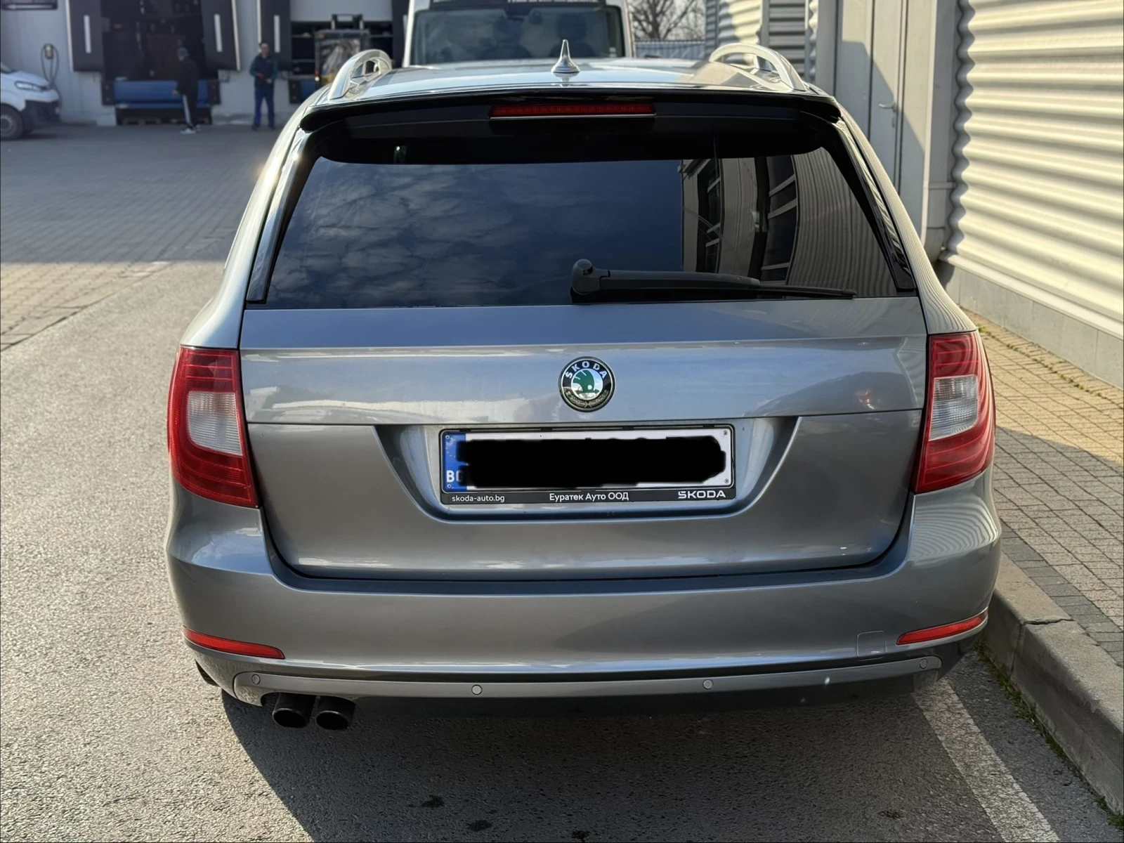 Skoda Superb 2.0TDI+ 140kc+ BiXenon+ Euro5B+ Кожа, снимка 4 - Автомобили и джипове - 53985232