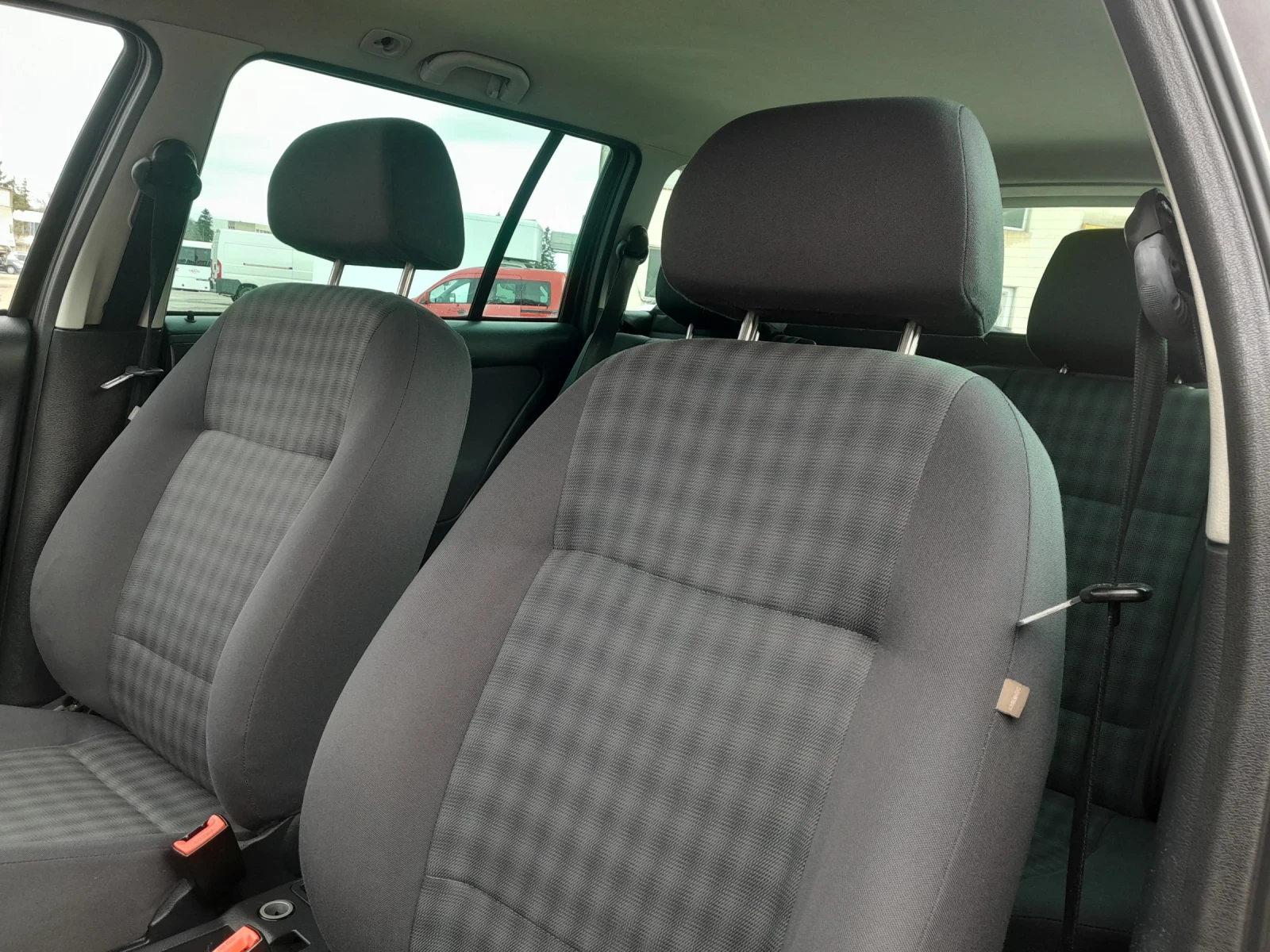 Skoda Octavia 1.9 TDI 101 PS, снимка 12 - Автомобили и джипове - 54046040