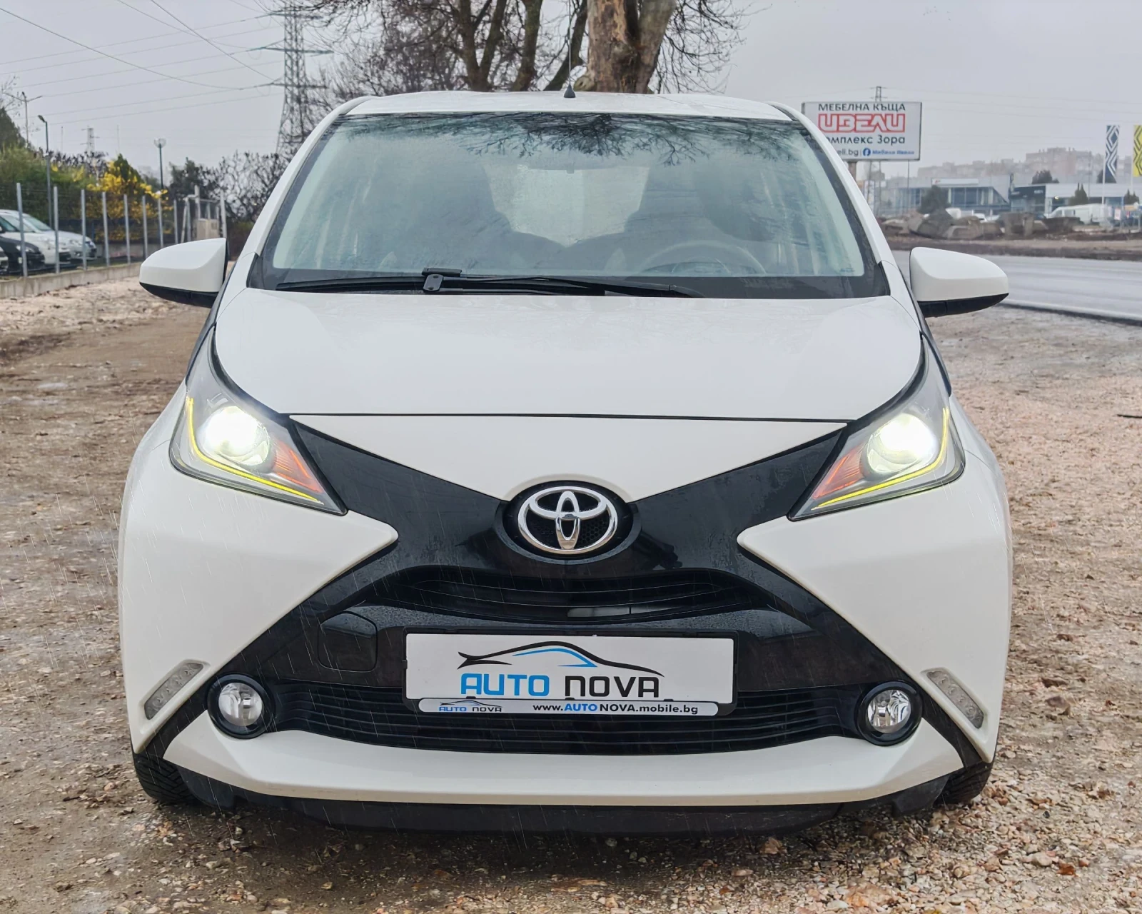 Toyota Aygo 1.0 69 К.С. АВТОМАТ! , снимка 2 - Автомобили и джипове - 54059313
