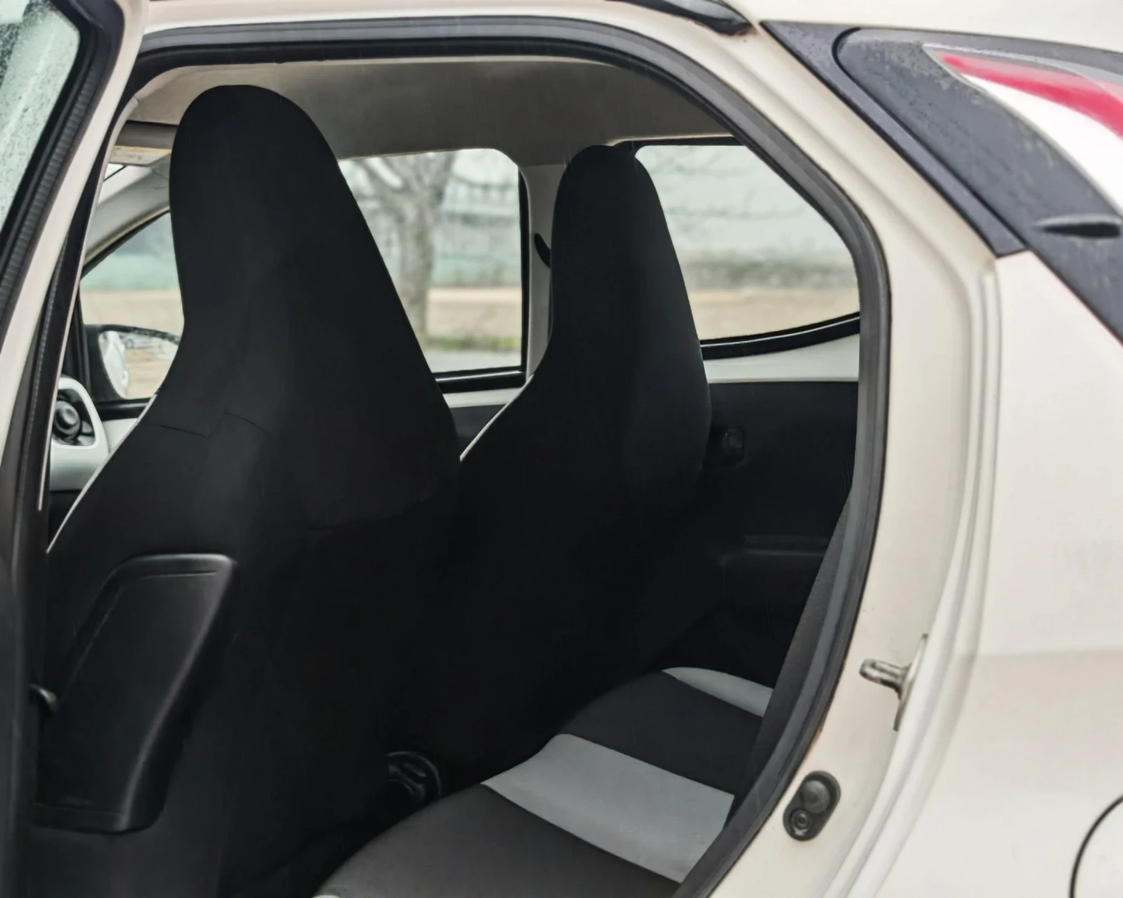 Toyota Aygo 1.0 69 К.С. АВТОМАТ! , снимка 12 - Автомобили и джипове - 54059313