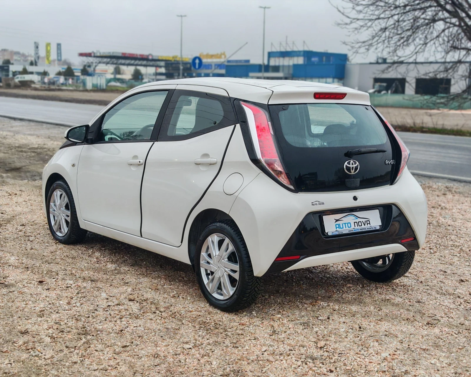 Toyota Aygo 1.0 69 К.С. АВТОМАТ! , снимка 7 - Автомобили и джипове - 54059313