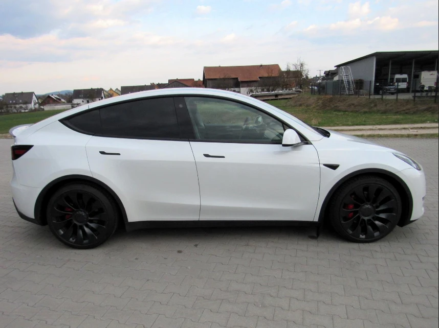 Tesla Model Y Performance 78 kWh - Dual Motor - El, снимка 2 - Автомобили и джипове - 54123487