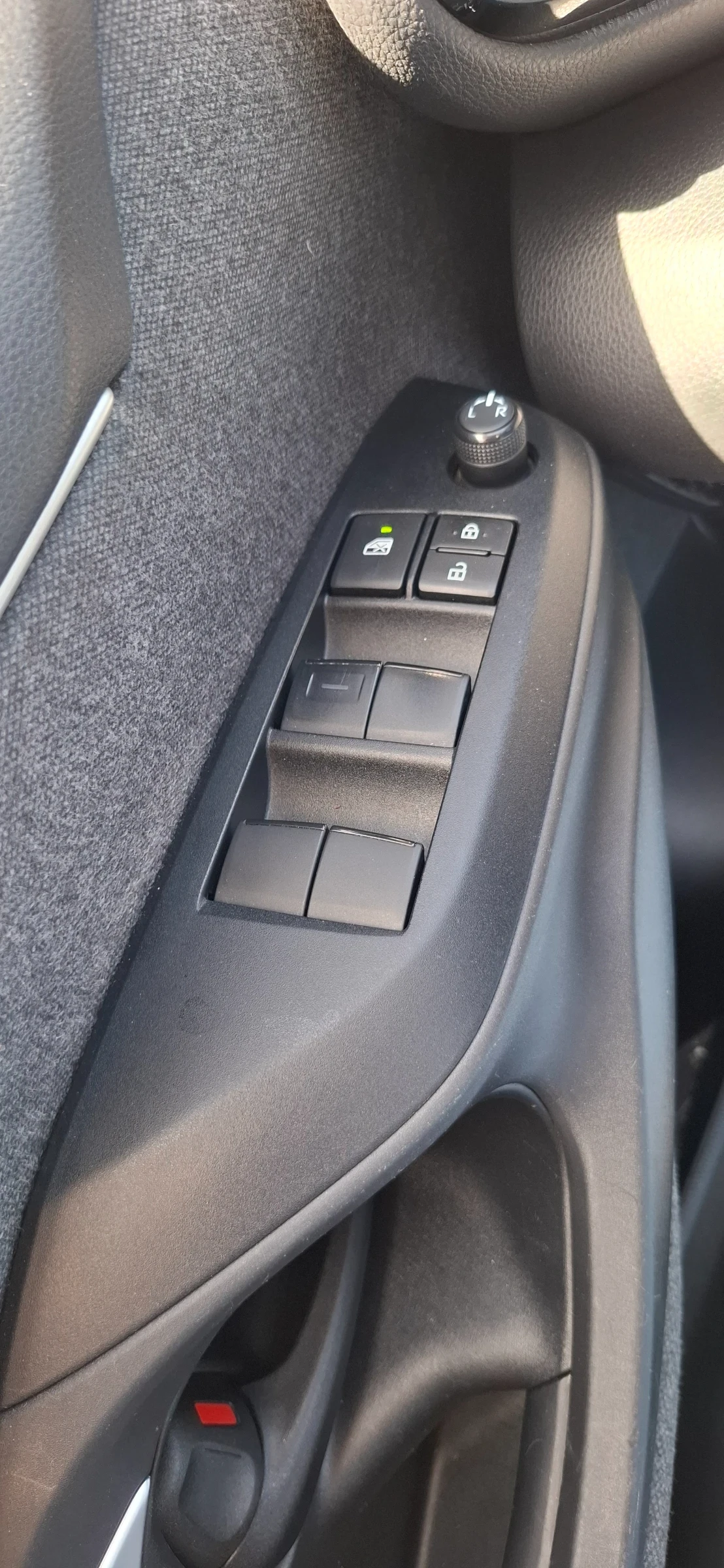 Toyota Yaris 1.5 CVT Fancy, снимка 8 - Автомобили и джипове - 54590213