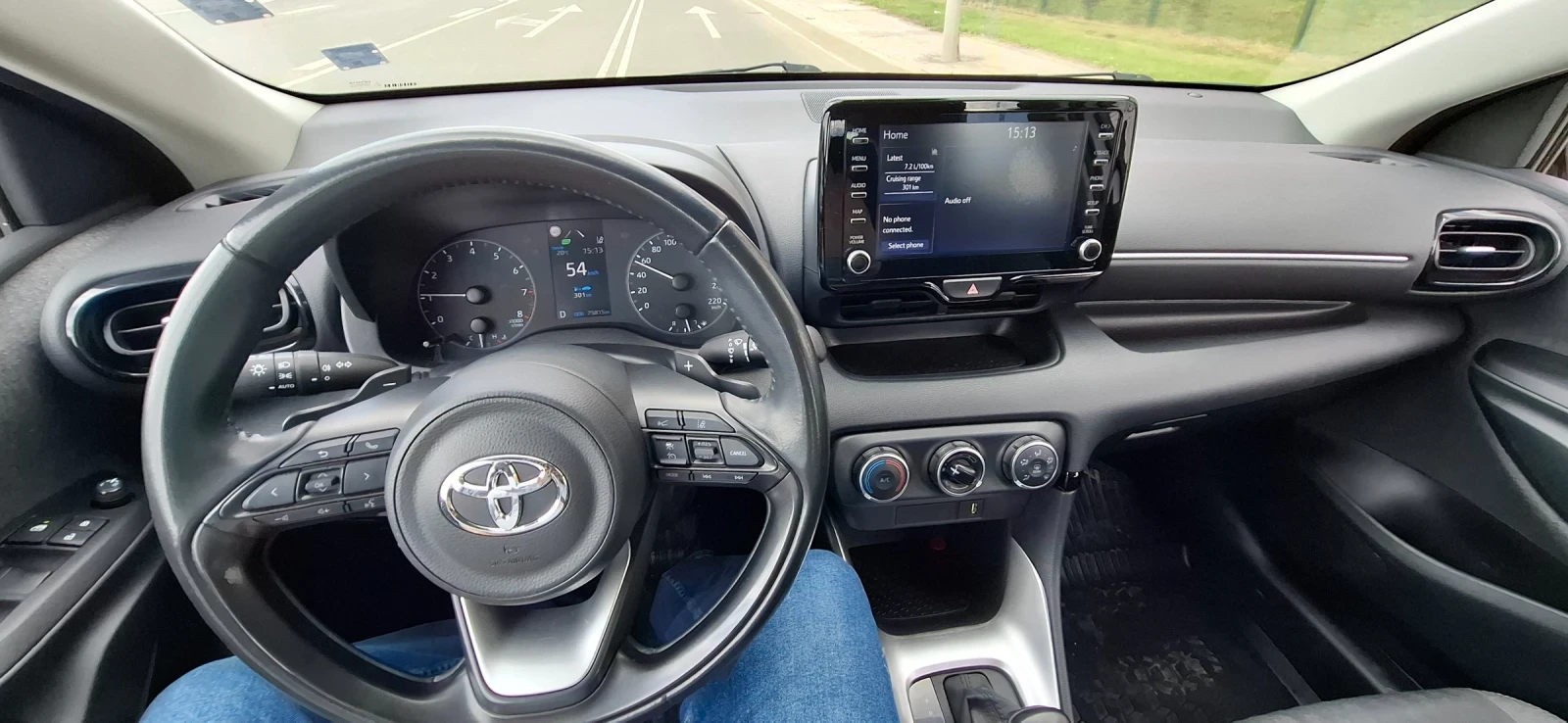 Toyota Yaris 1.5 CVT Fancy, снимка 6 - Автомобили и джипове - 54590213