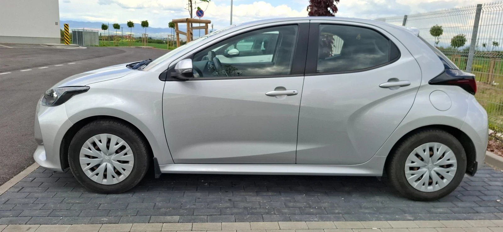 Toyota Yaris 1.5 CVT Fancy, снимка 4 - Автомобили и джипове - 54590213