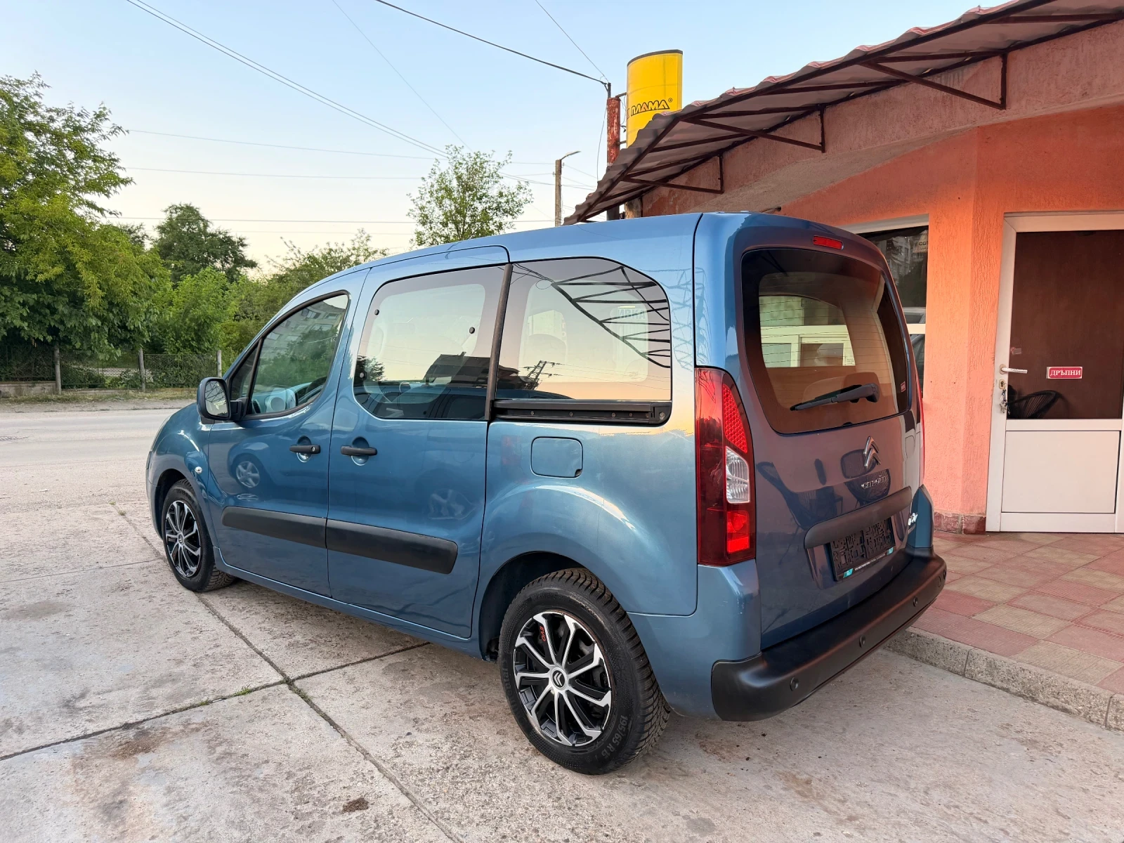 Citroen Berlingo 1.6hdi, снимка 6 - Автомобили и джипове - 54683404