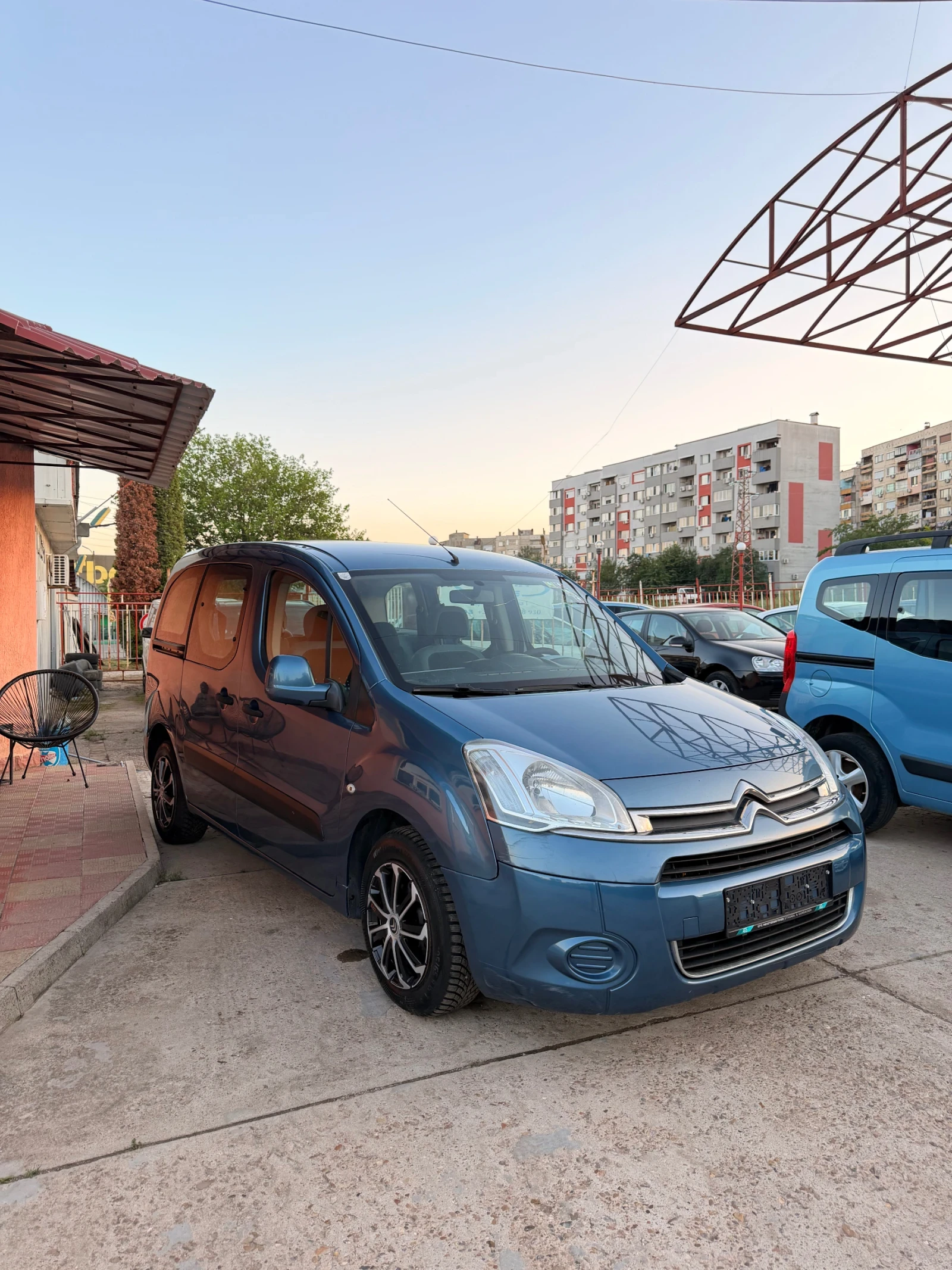 Citroen Berlingo 1.6hdi, снимка 3 - Автомобили и джипове - 54683404