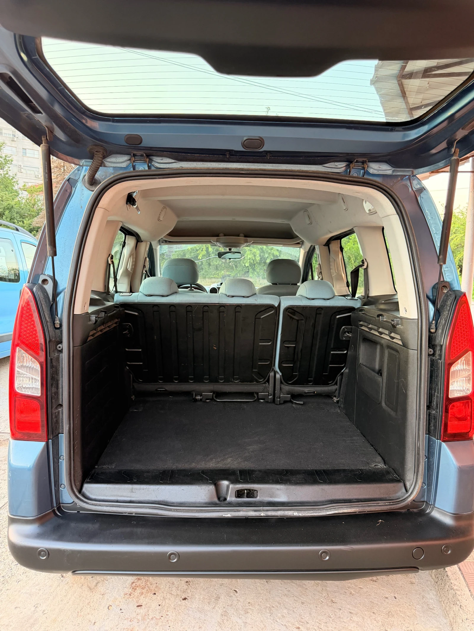 Citroen Berlingo 1.6hdi, снимка 12 - Автомобили и джипове - 54683404