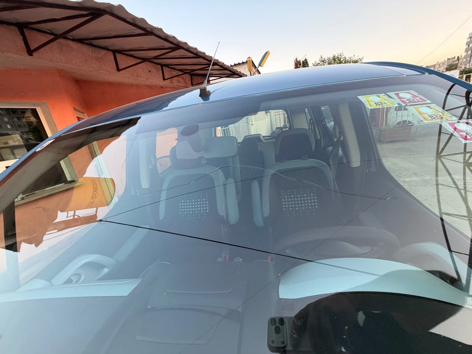 Citroen Berlingo 1.6hdi, снимка 14 - Автомобили и джипове - 54683404