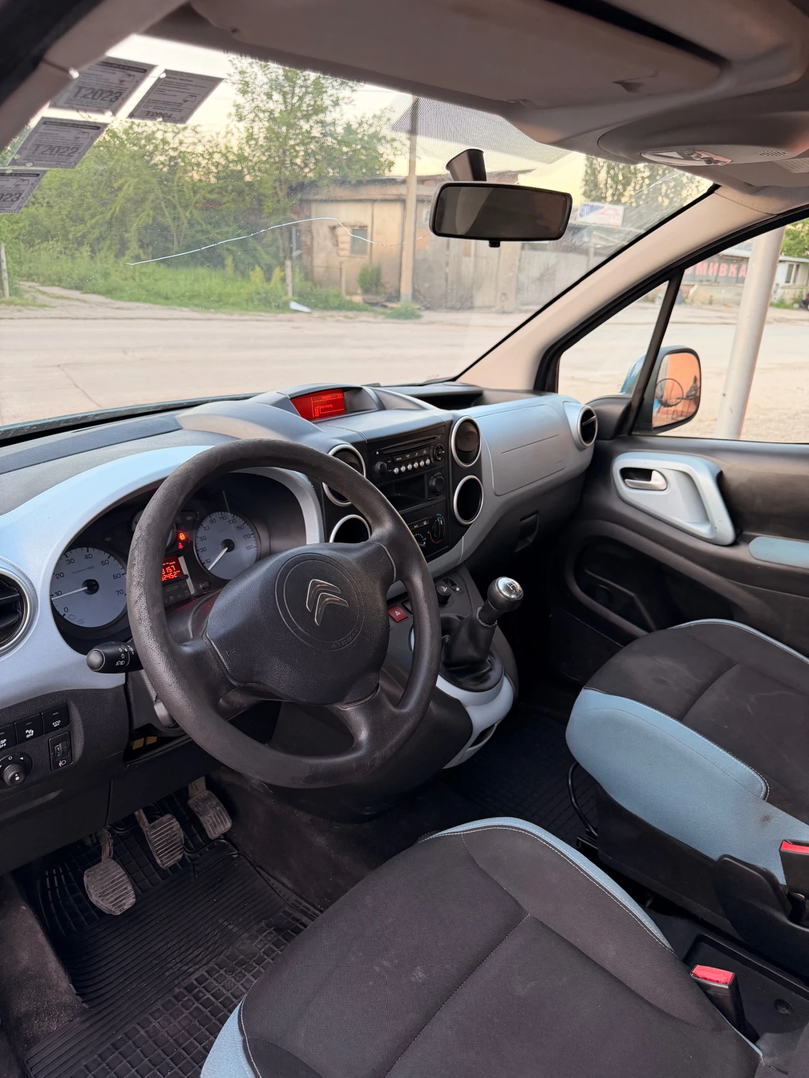 Citroen Berlingo 1.6hdi, снимка 11 - Автомобили и джипове - 54683404