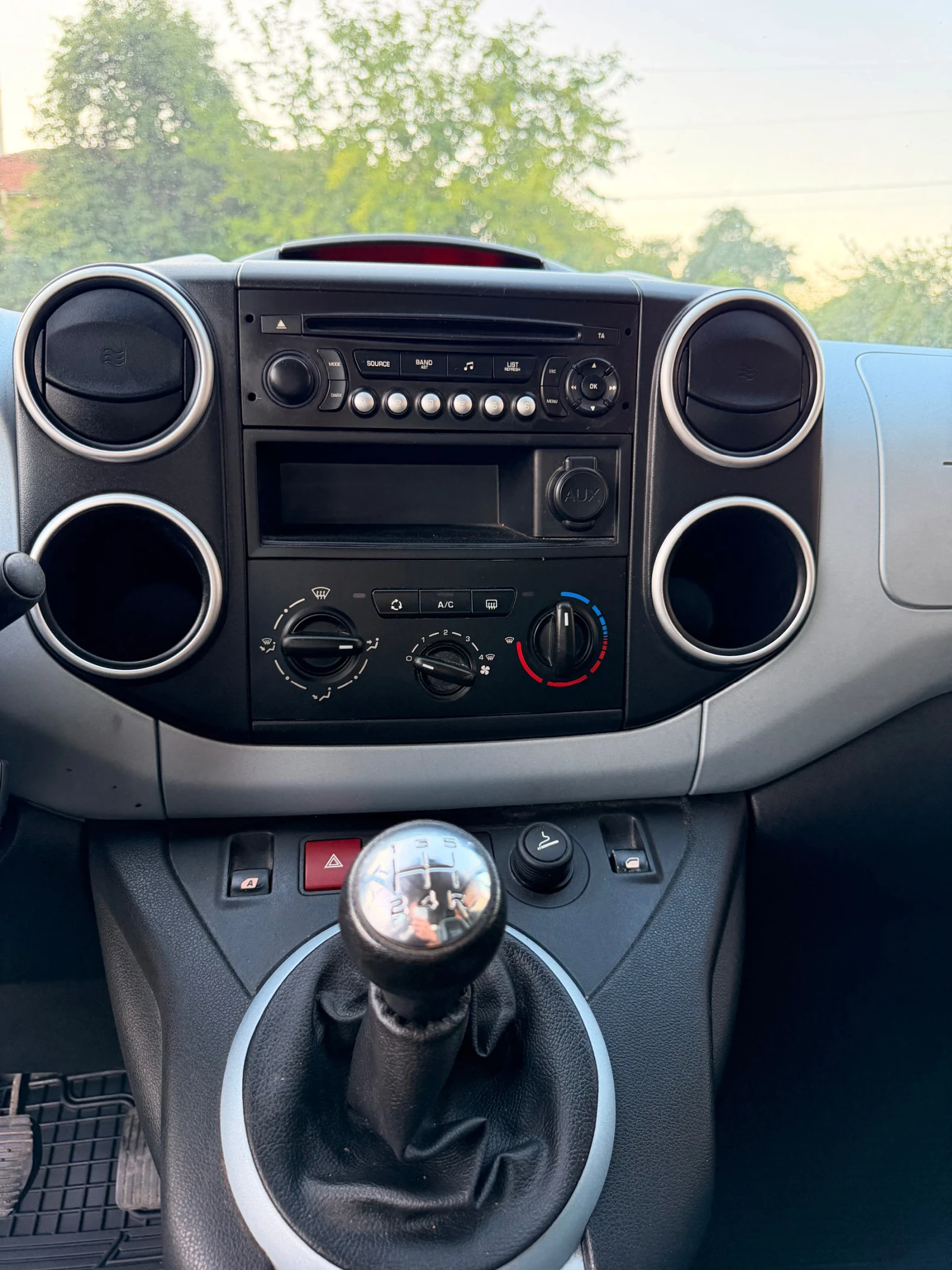 Citroen Berlingo 1.6hdi, снимка 9 - Автомобили и джипове - 54683404