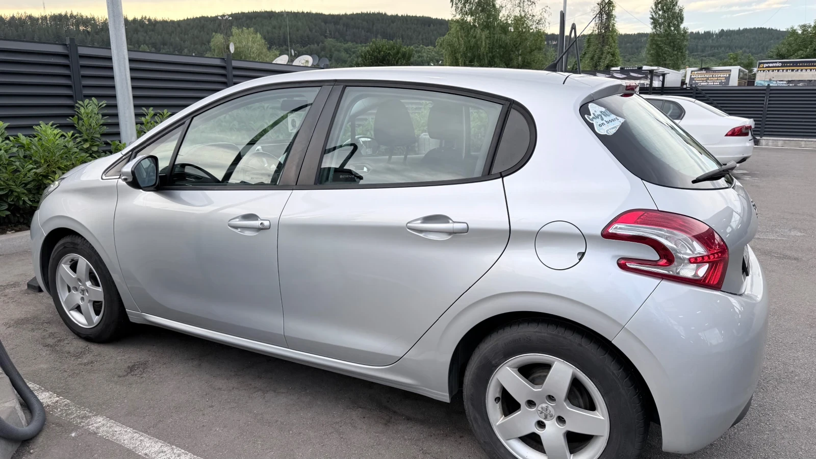 Peugeot 208 Active, снимка 4 - Автомобили и джипове - 55105504