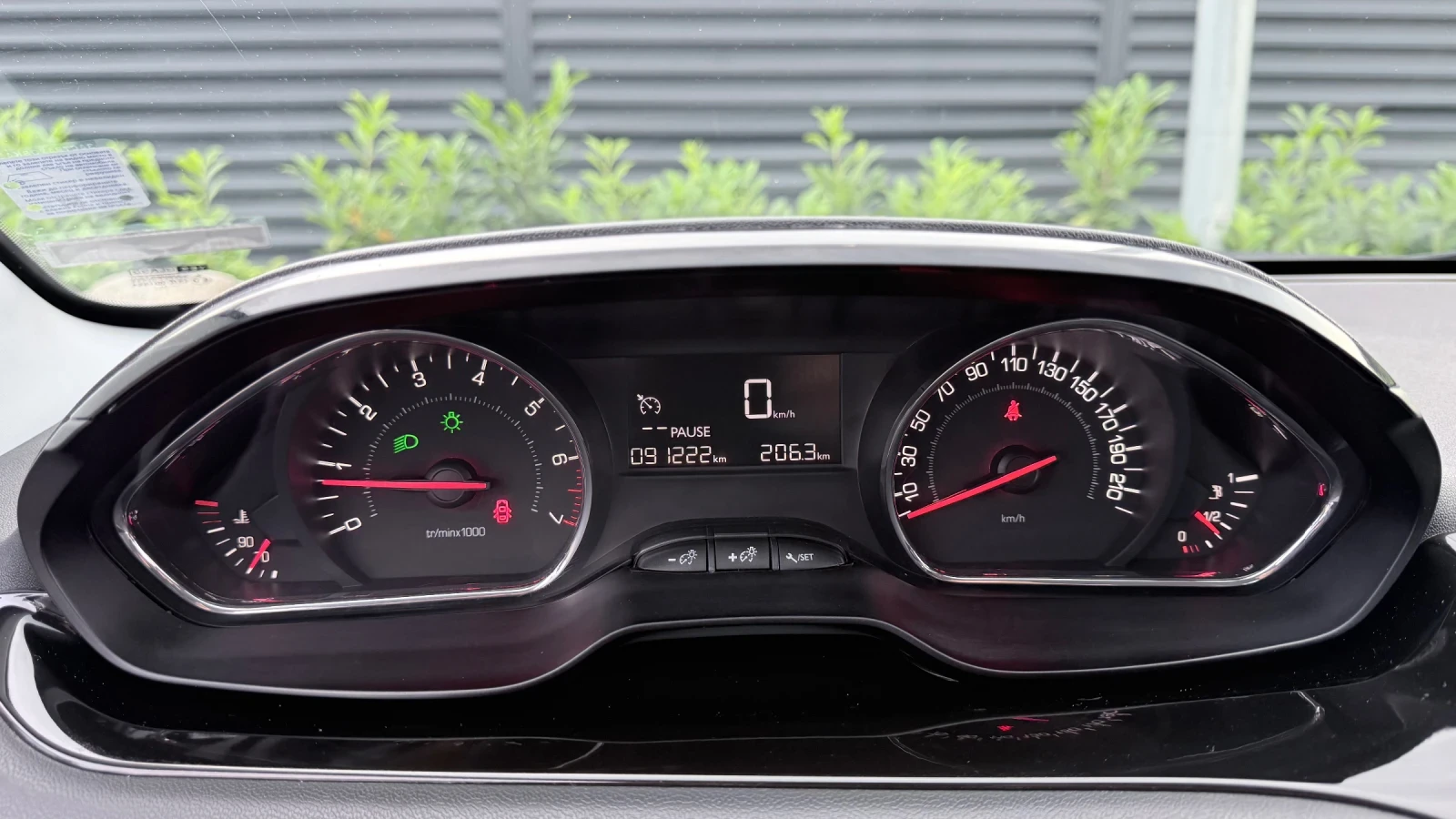 Peugeot 208 Active, снимка 6 - Автомобили и джипове - 55105504