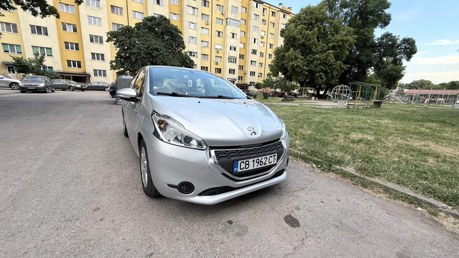 Peugeot 208 Active, снимка 2 - Автомобили и джипове - 55105504