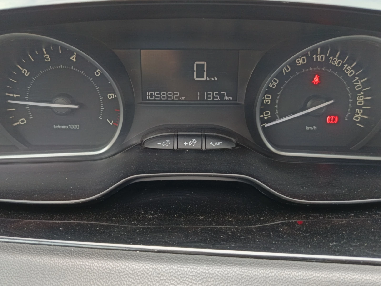 Peugeot 208 ACTIVE, снимка 9 - Автомобили и джипове - 55176057