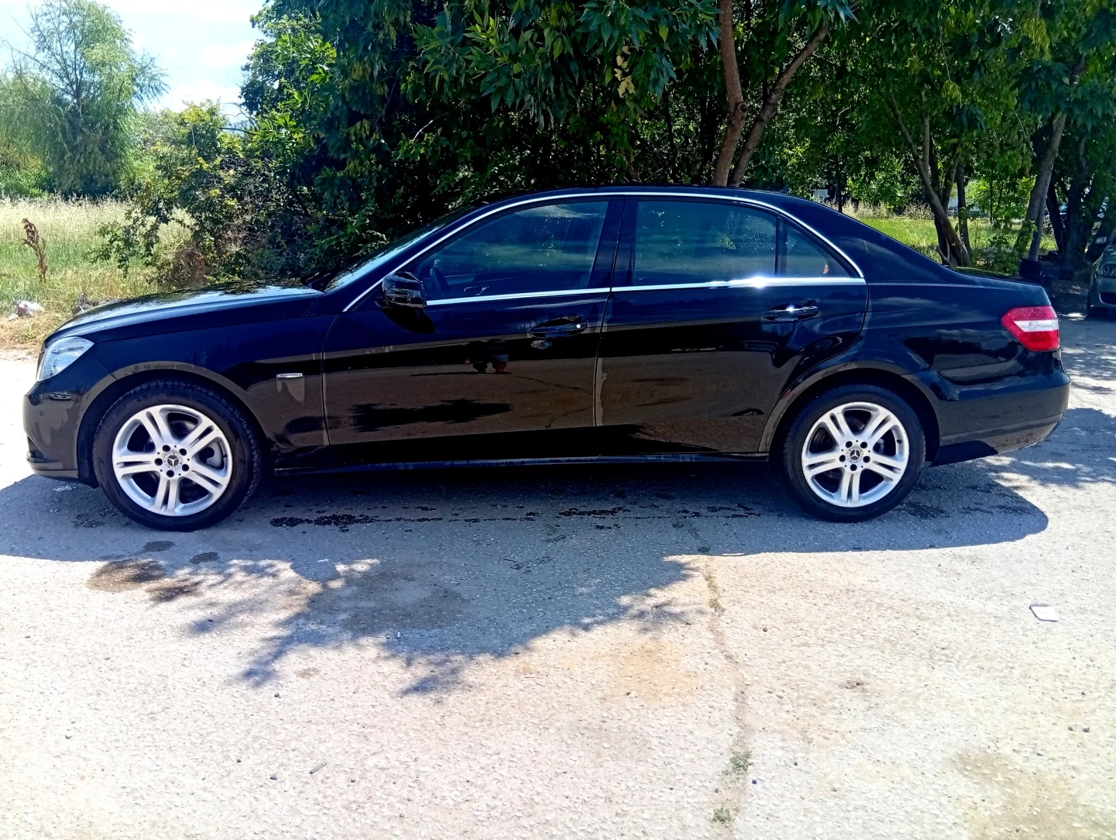Mercedes-Benz E 220, снимка 2 - Автомобили и джипове - 55367562