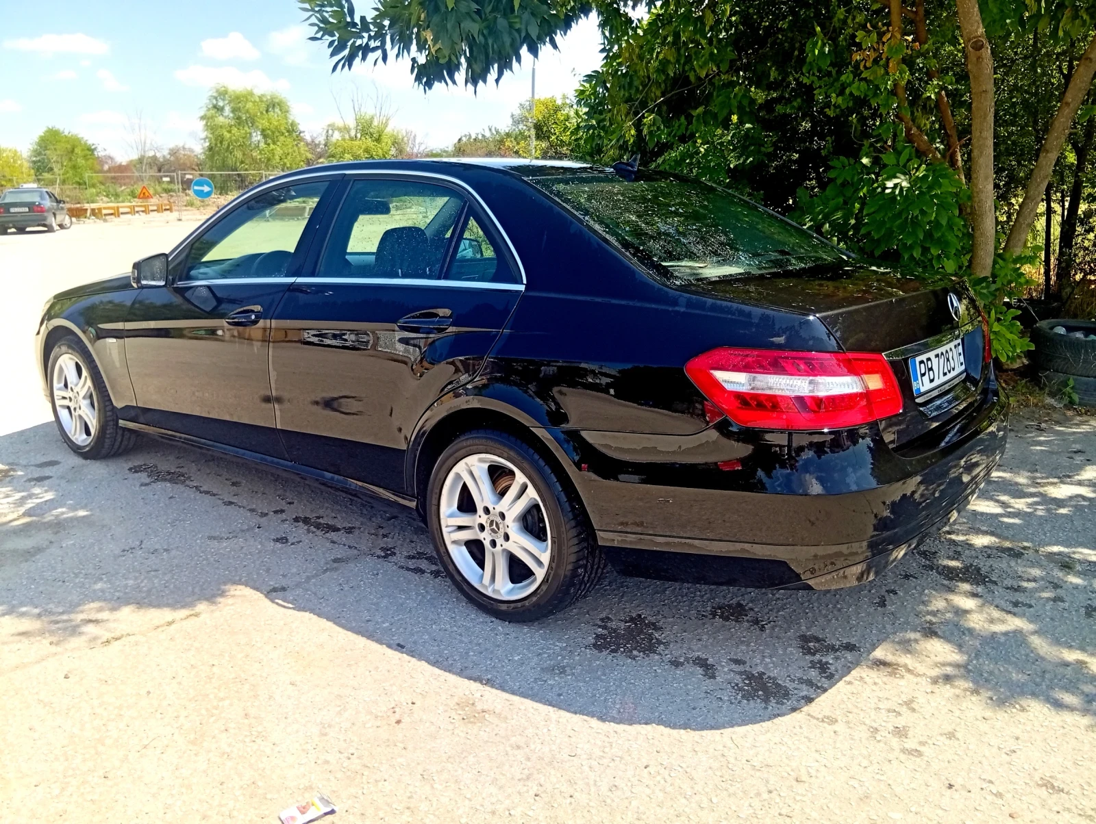 Mercedes-Benz E 220, снимка 3 - Автомобили и джипове - 55367562