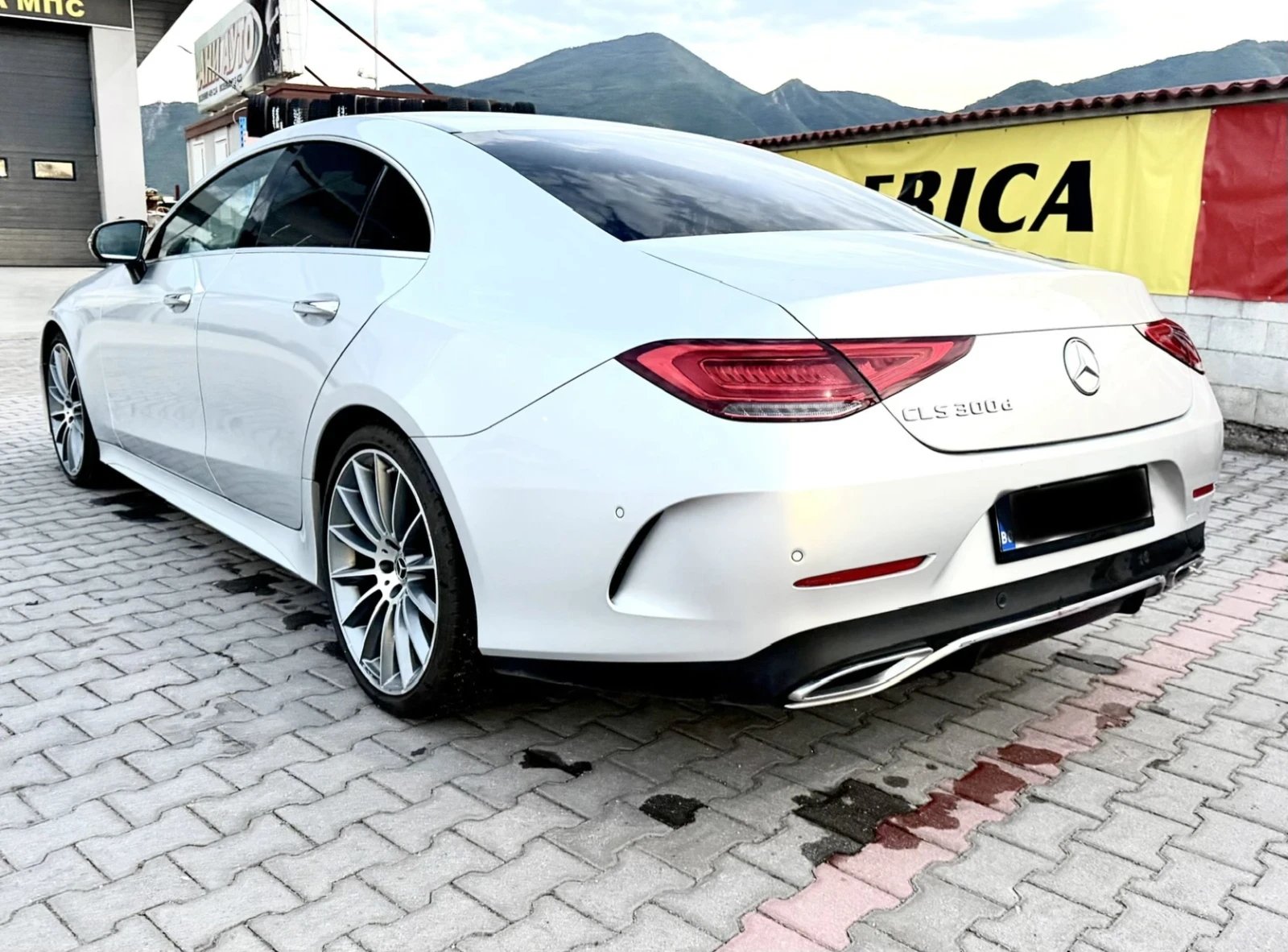 Mercedes-Benz CLS 300 Уникална кола, снимка 8 - Автомобили и джипове - 56136577