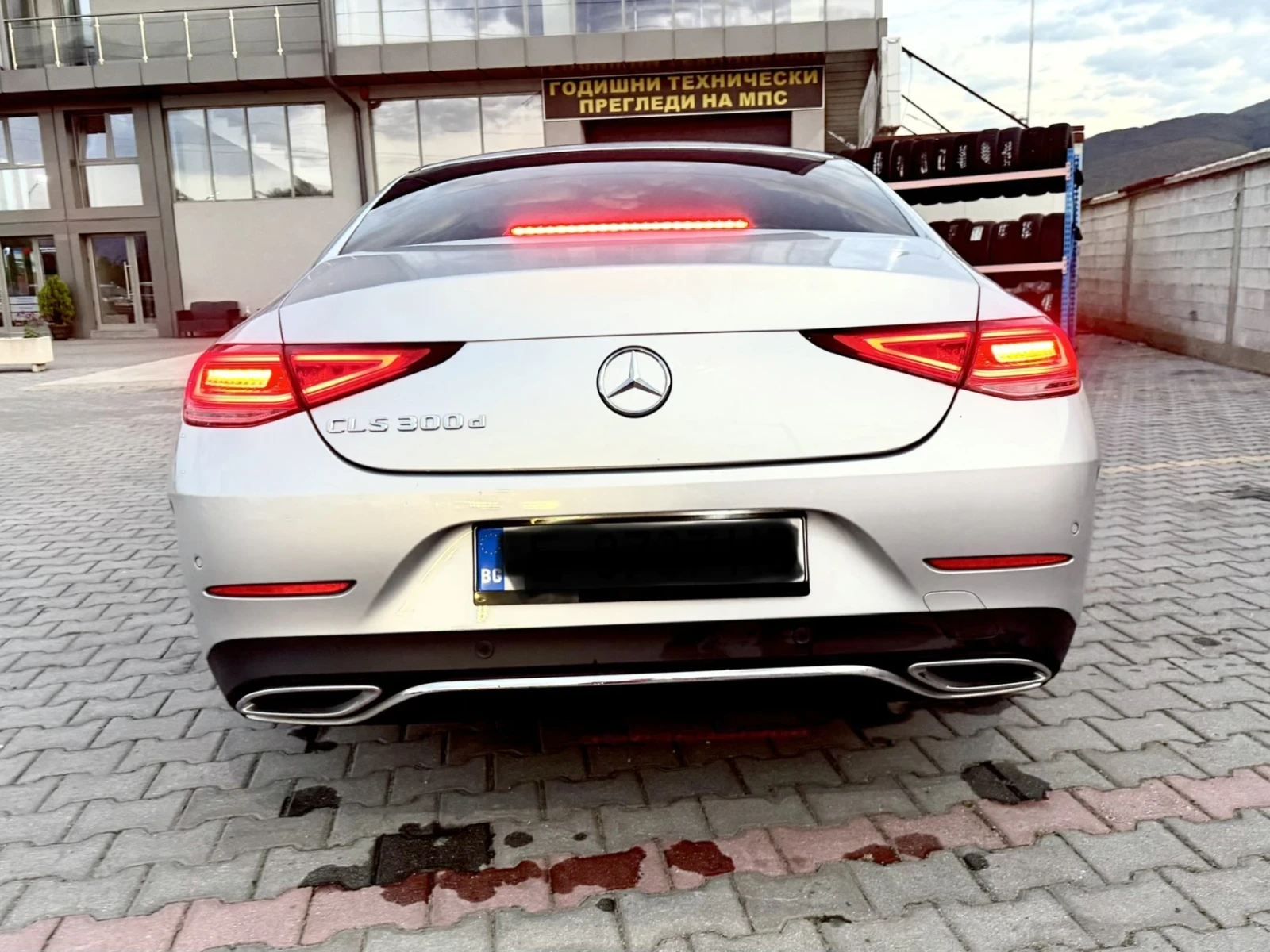 Mercedes-Benz CLS 300 Уникална кола, снимка 9 - Автомобили и джипове - 56136577