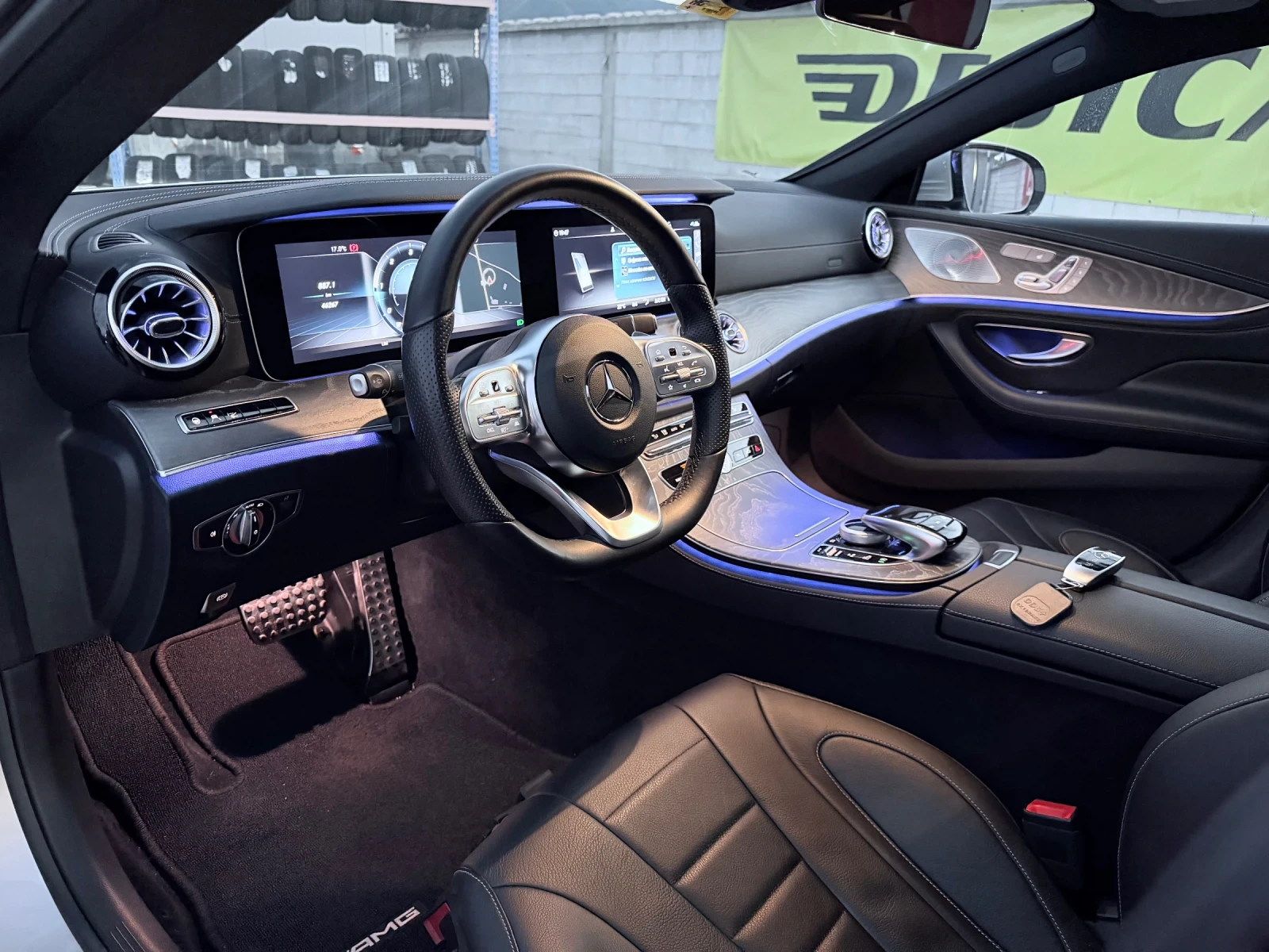 Mercedes-Benz CLS 300 Уникална кола, снимка 14 - Автомобили и джипове - 56136577