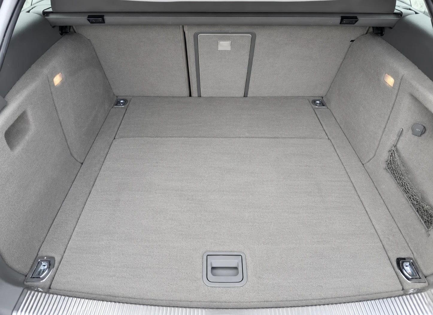 Audi A4 2.0 TDI Recaro* ЛИЗИНГ* БАРТЕР, снимка 15 - Автомобили и джипове - 56676256