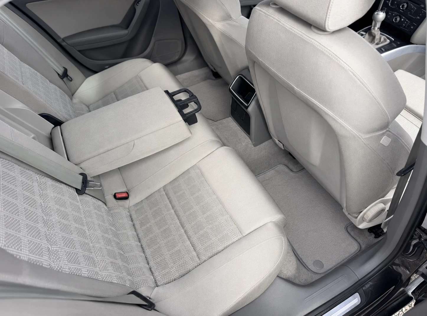 Audi A4 2.0 TDI Recaro* ЛИЗИНГ* БАРТЕР, снимка 12 - Автомобили и джипове - 56676256
