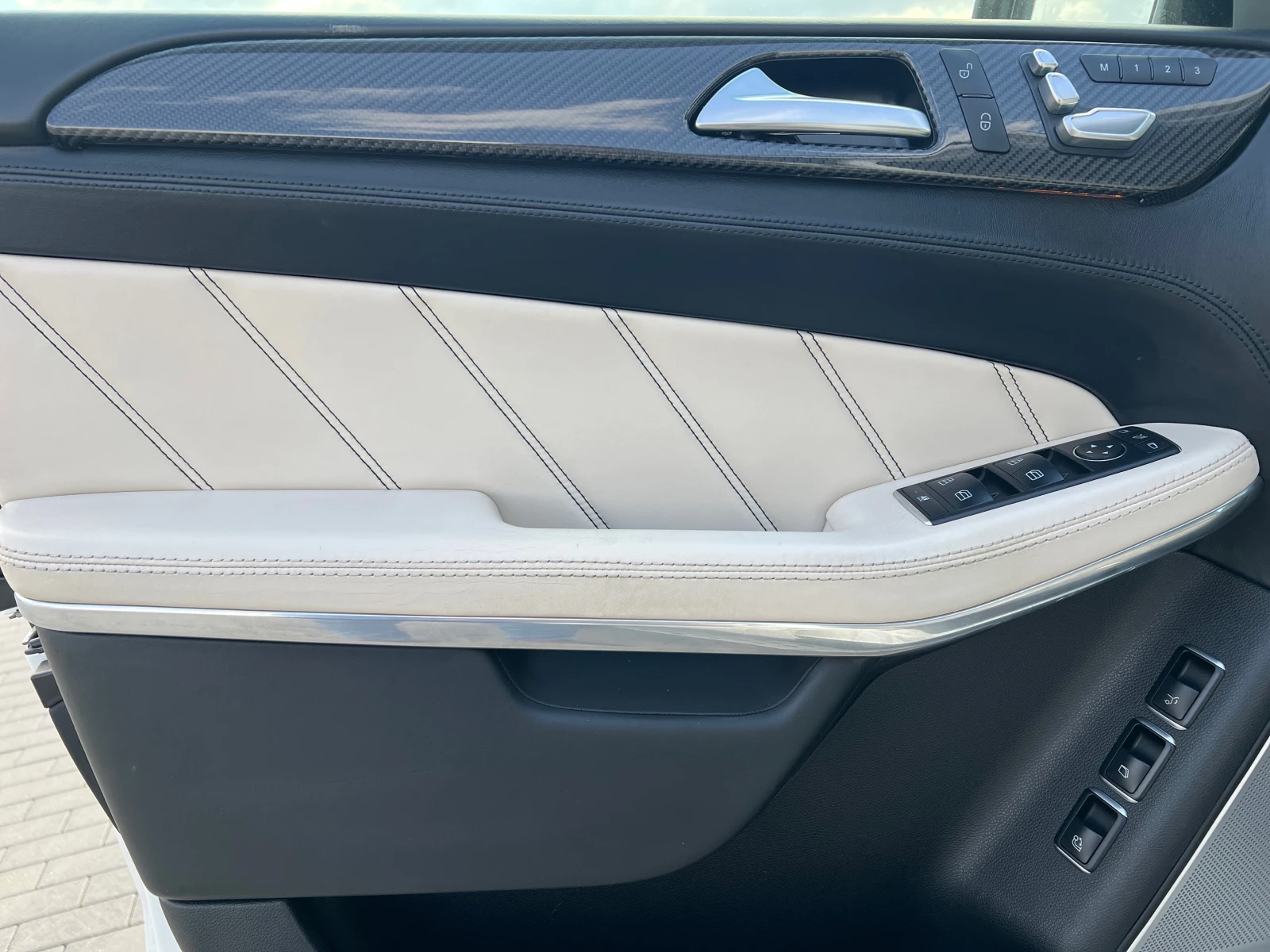 Mercedes-Benz GLS 63 AMG 4MATIC, снимка 10 - Автомобили и джипове - 51559119