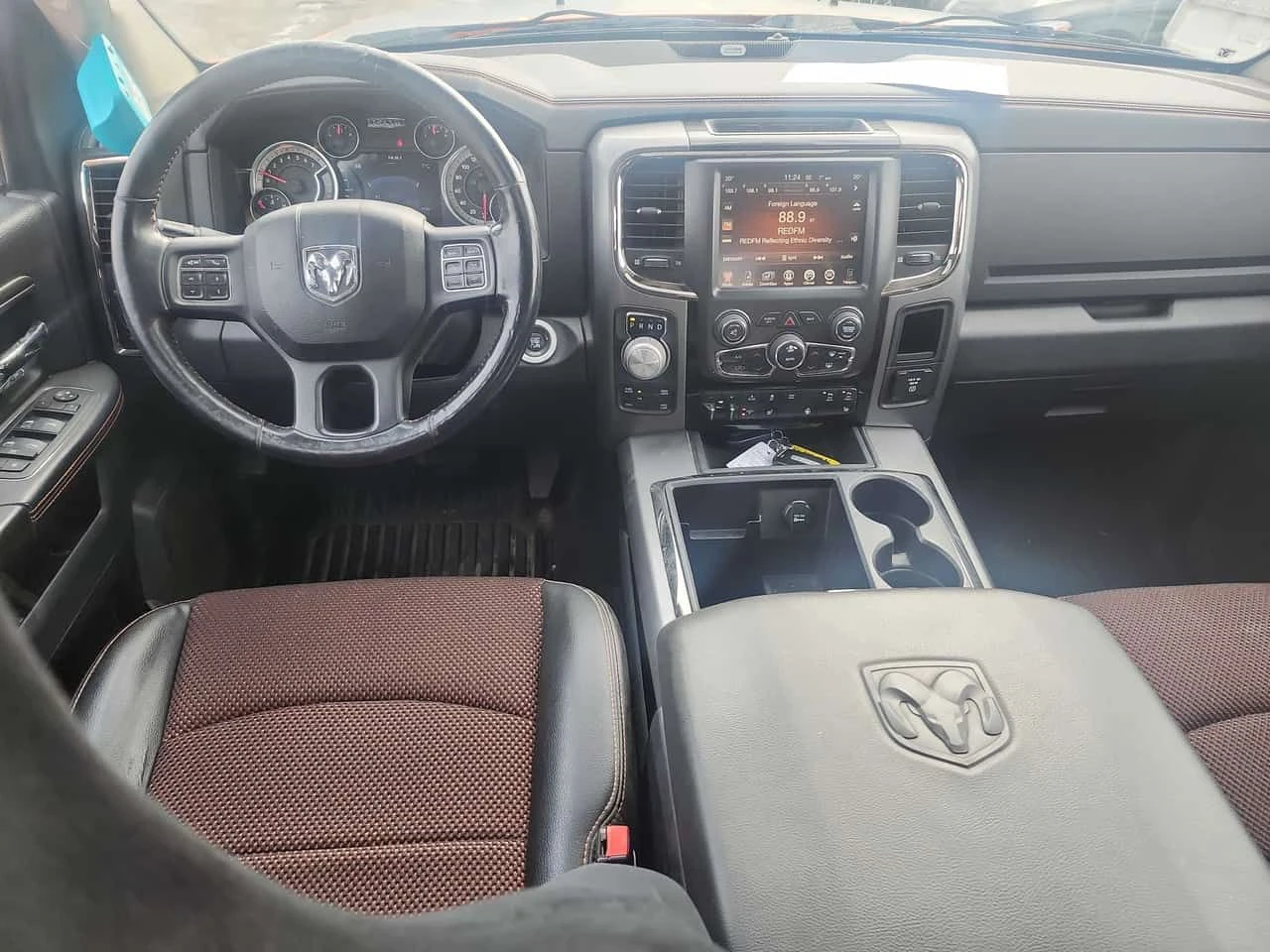 Dodge RAM 1500 * Sport * 2 КЛЮЧА* ПОДГРЕВ* PANO*  - изображение 9