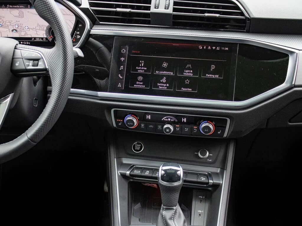 Audi Q3 quattro* Technik* 45TFSI* АвтоКредит* (ЦЕНА ДО БГ), снимка 12 - Автомобили и джипове - 54173216