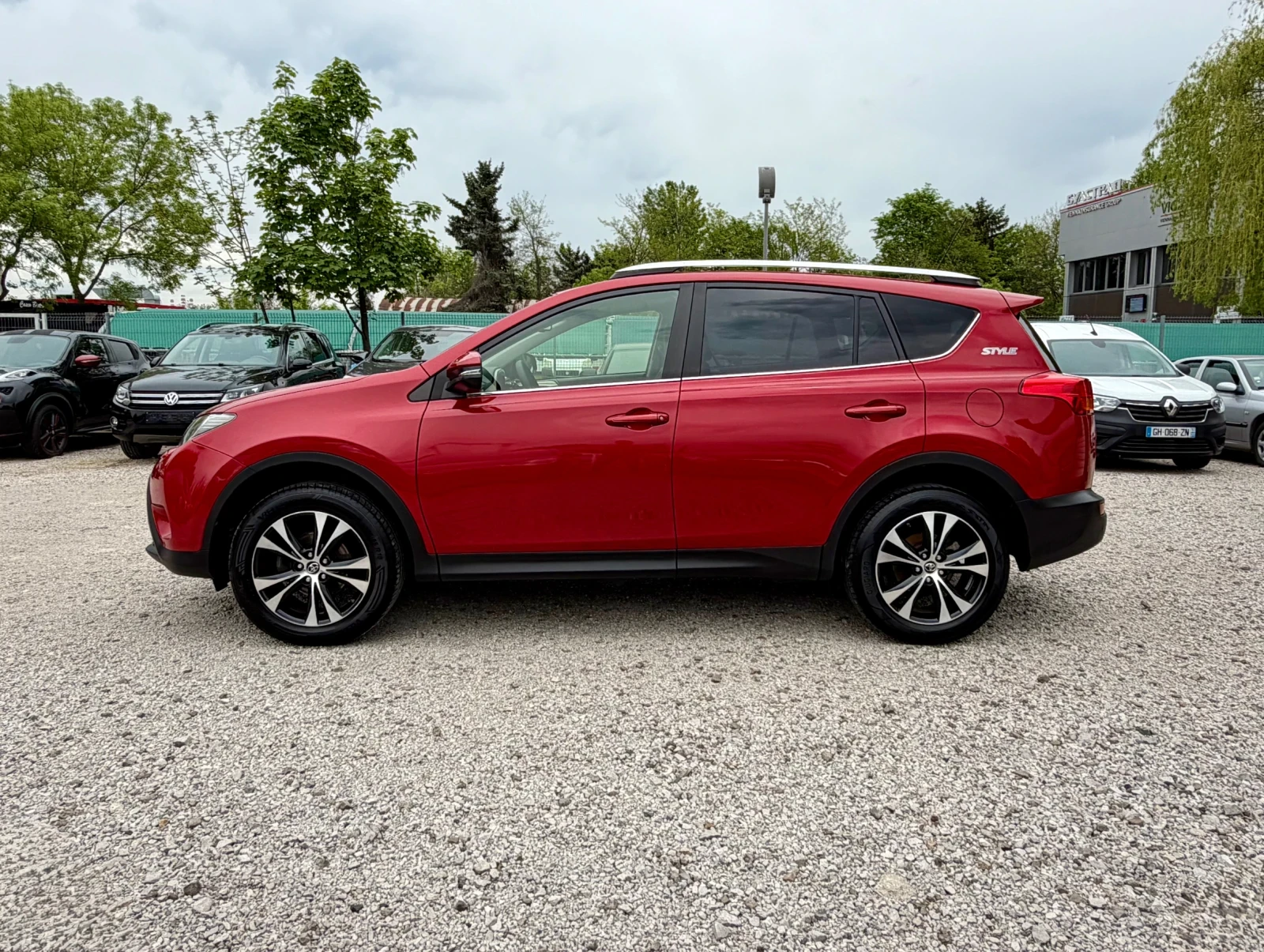 Toyota Rav4 2.0i * Ръчни скорости * Кожен салон * Навигация * , снимка 2 - Автомобили и джипове - 54481183