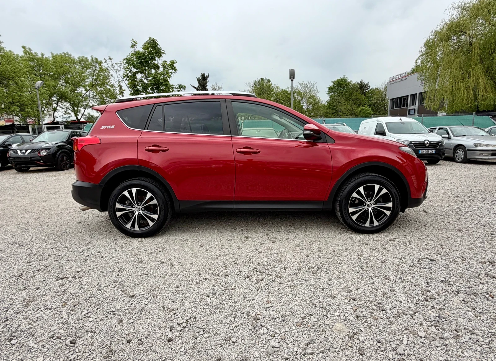 Toyota Rav4 2.0i * Ръчни скорости * Кожен салон * Навигация * , снимка 6 - Автомобили и джипове - 54481183