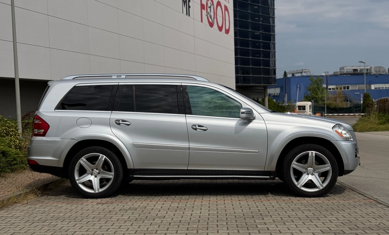 Mercedes-Benz GL 550 Нови вериги/LPG/Grand Edition, снимка 9 - Автомобили и джипове - 55659030