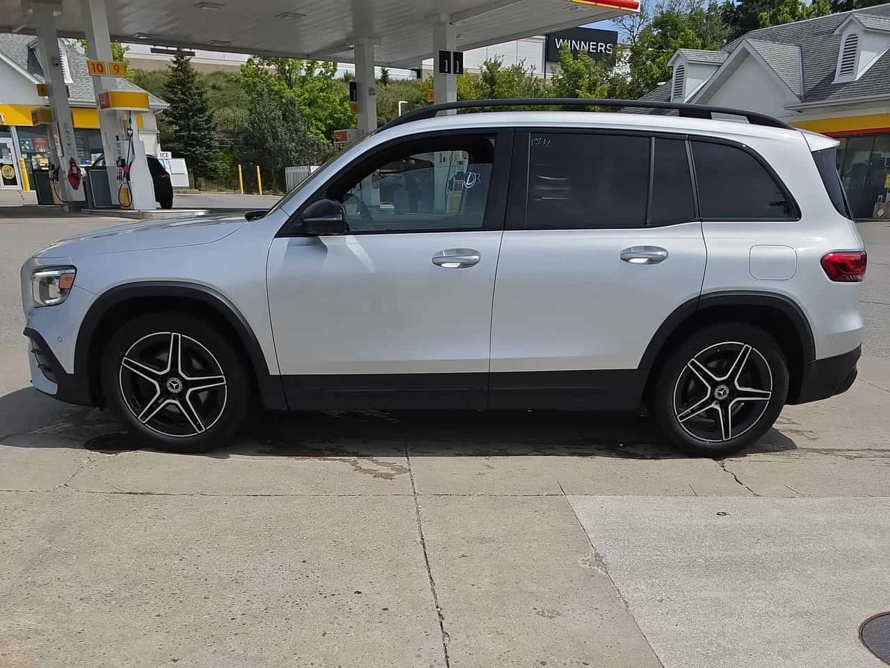 Mercedes-Benz GLB * 250 * CARFAX * ОПЦИЯ ЗА ФИНАНСИРАНЕ , снимка 2 - Автомобили и джипове - 55724417