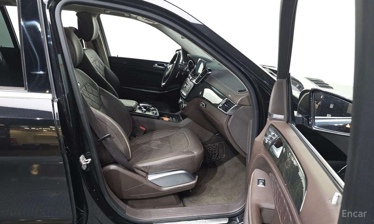 Mercedes-Benz GLS 500 AMG* LINE* DESIGNO* HARMON* KARDON* ОБДУХВАНЕ* ДИС, снимка 13 - Автомобили и джипове - 56120757