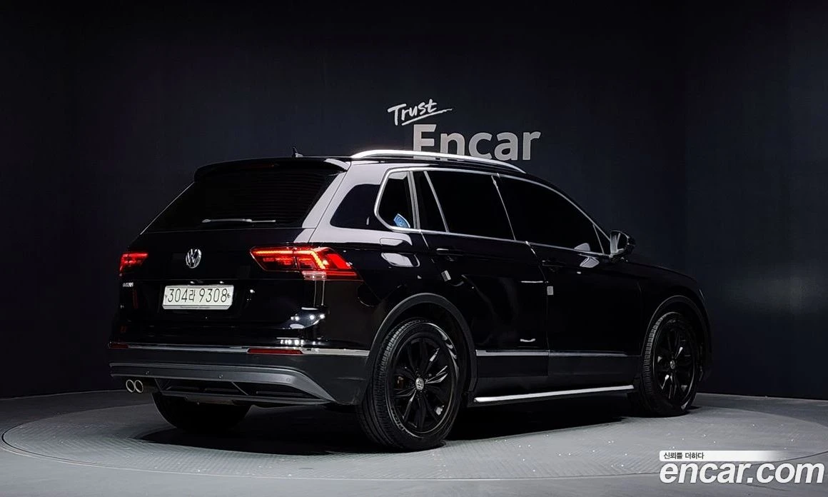 VW Tiguan 2.0 TDI Premium, снимка 2 - Автомобили и джипове - 56122246