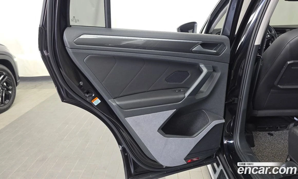 VW Tiguan 2.0 TDI Premium, снимка 15 - Автомобили и джипове - 56122246