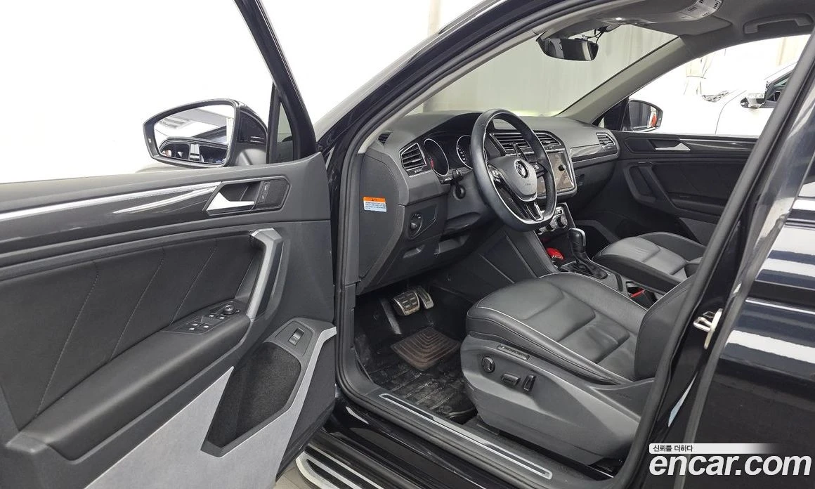 VW Tiguan 2.0 TDI Premium, снимка 13 - Автомобили и джипове - 56122246