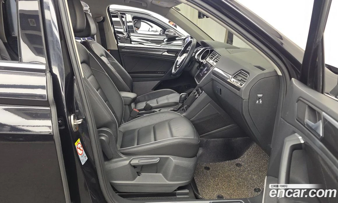 VW Tiguan 2.0 TDI Premium, снимка 17 - Автомобили и джипове - 56122246