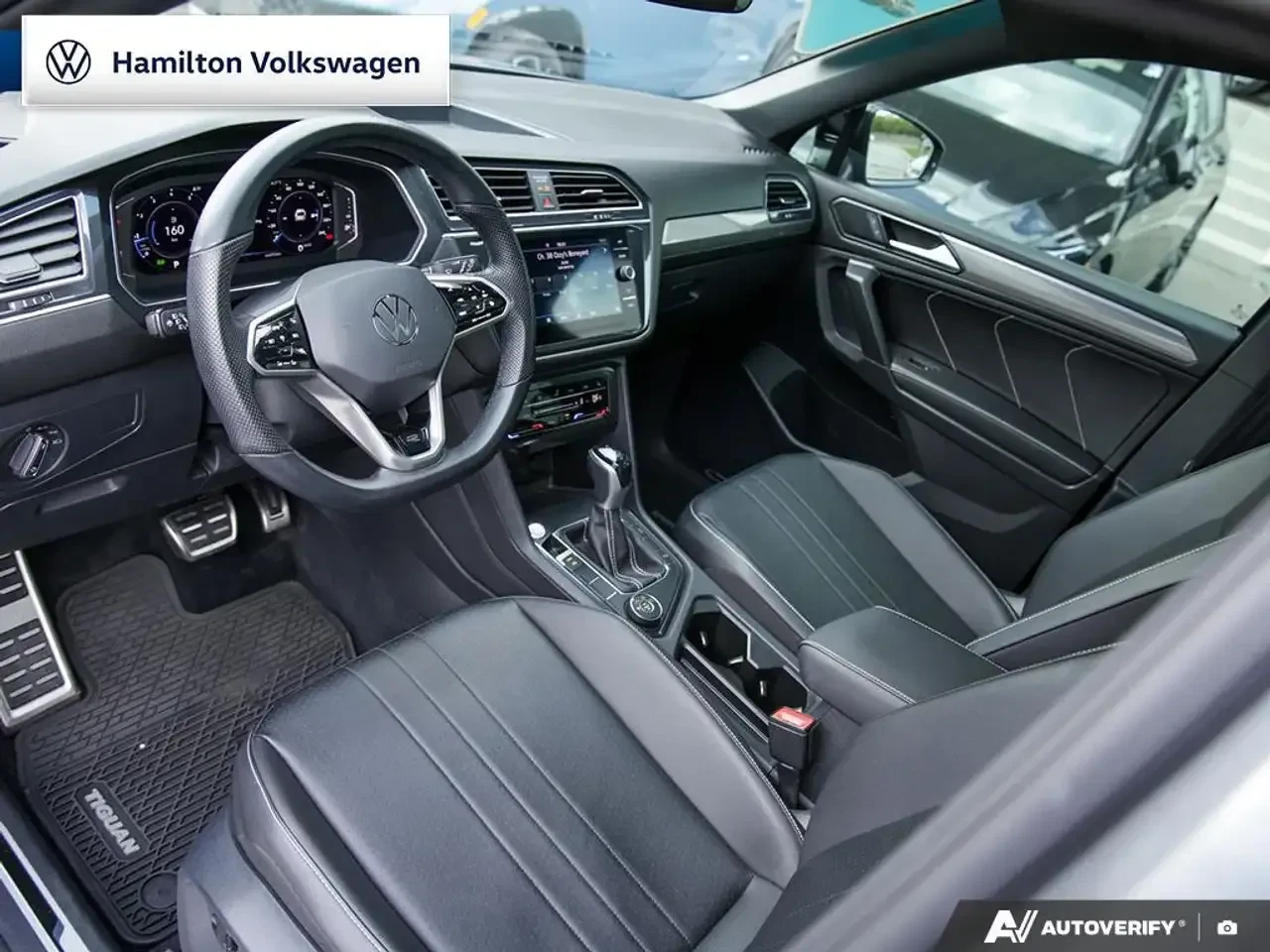VW Tiguan Comfortline R-Line Black 4MOTION, снимка 7 - Автомобили и джипове - 56130739