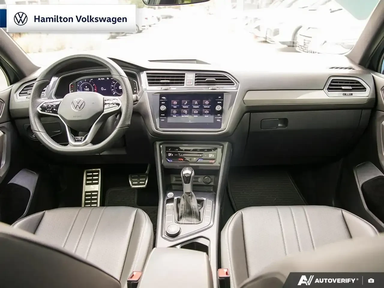 VW Tiguan Comfortline R-Line Black 4MOTION, снимка 16 - Автомобили и джипове - 56130739