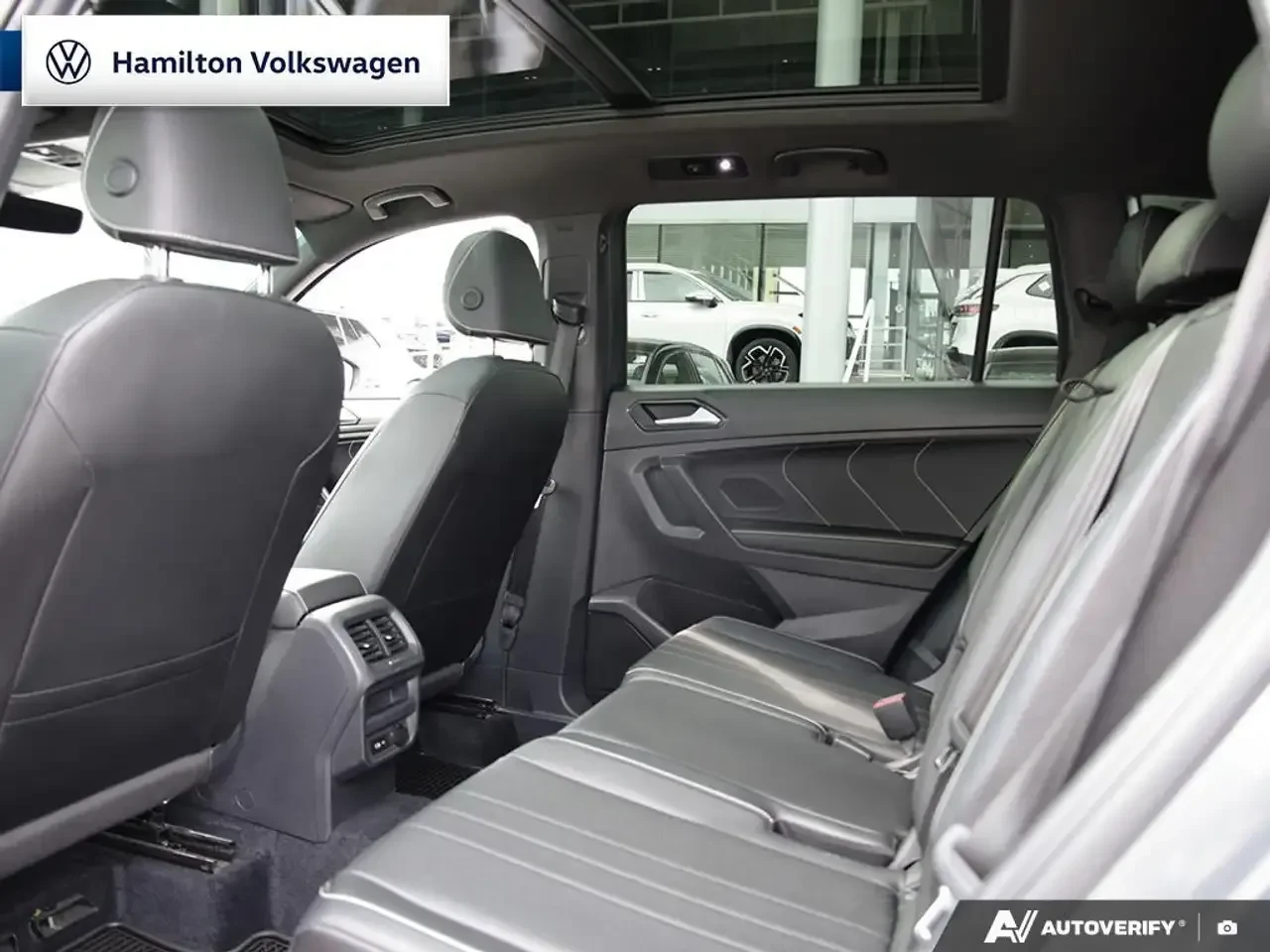 VW Tiguan Comfortline R-Line Black 4MOTION, снимка 15 - Автомобили и джипове - 56130739