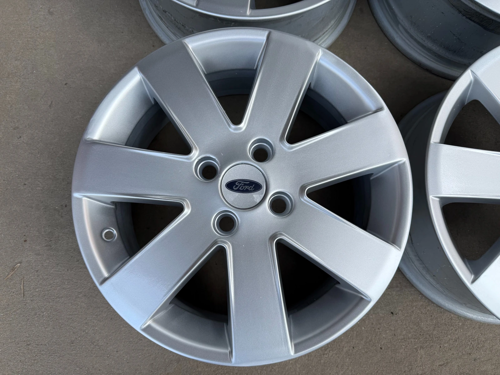 ������ | Mobile.bg � ����������� 4