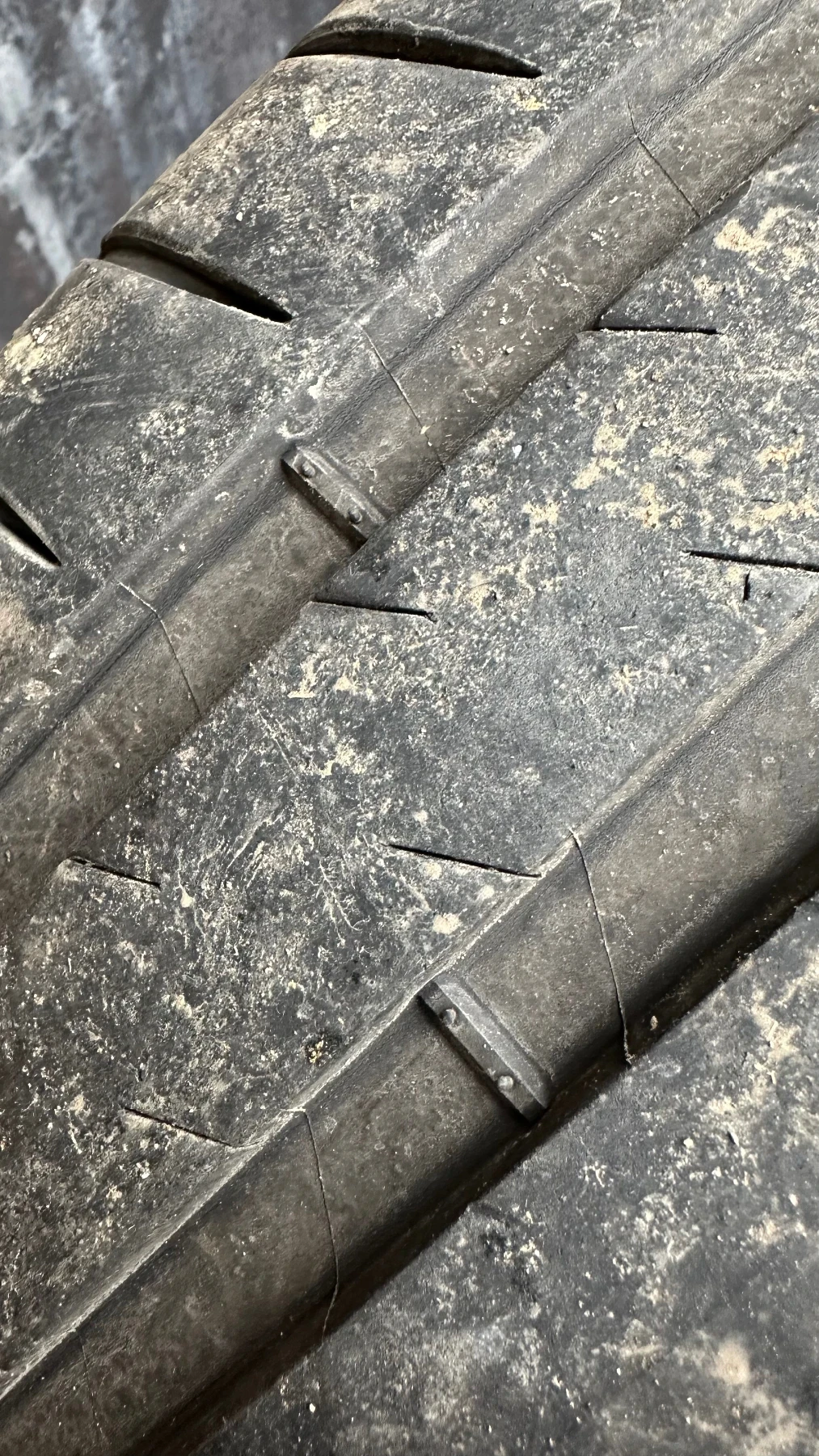 Гуми Летни 225/40R19, снимка 5 - Гуми и джанти - 54235134