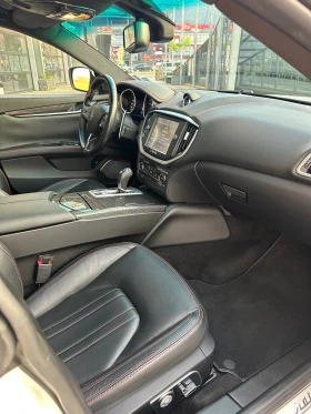 Maserati Ghibli SQ4* 3.0* V6* Bi-Turbo* 85 000km* Carbon* Keyless , снимка 16