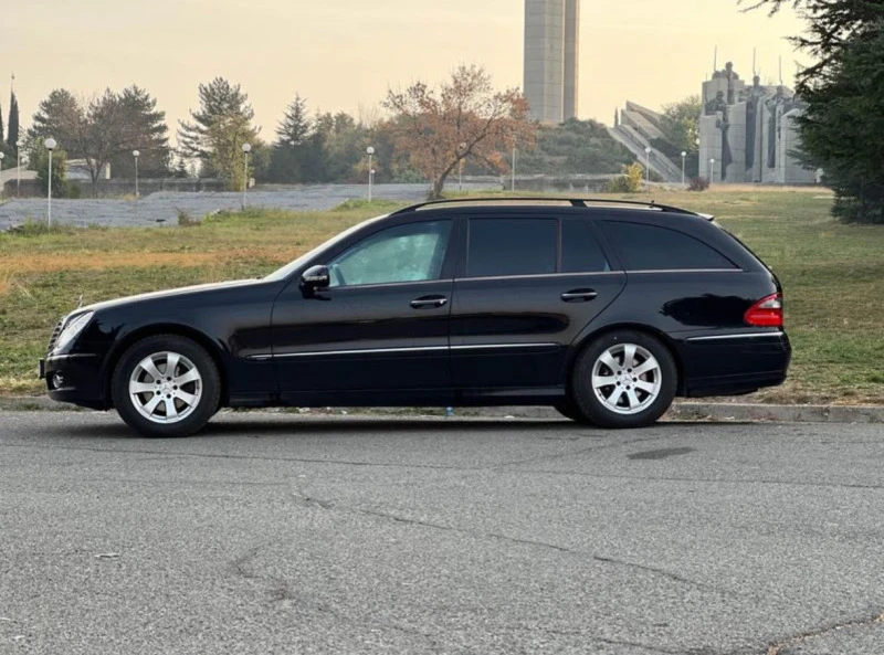 Mercedes-Benz E 220 E 220 2.2 Avantgarde, снимка 4 - Автомобили и джипове - 47136754