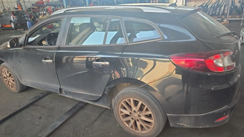 Renault Megane 1.5dci k9k633, снимка 3 - Автомобили и джипове - 50983539